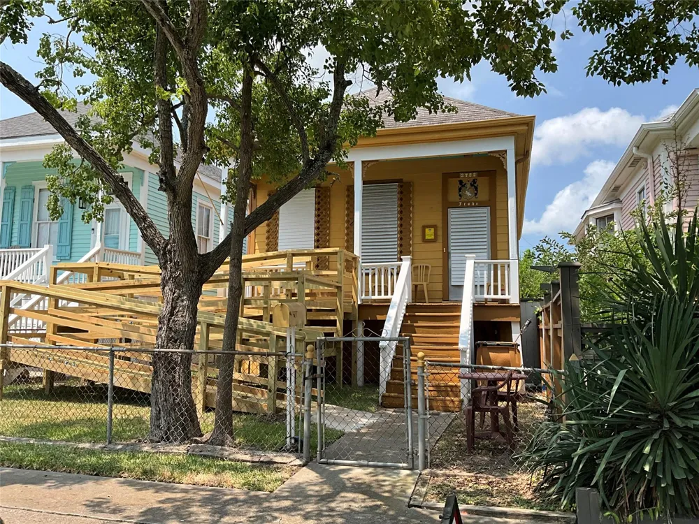 3722 Ursuline Street Galveston, TX 77550