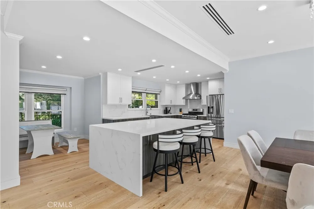 11568 Newcastle Granada Hills, CA 91344