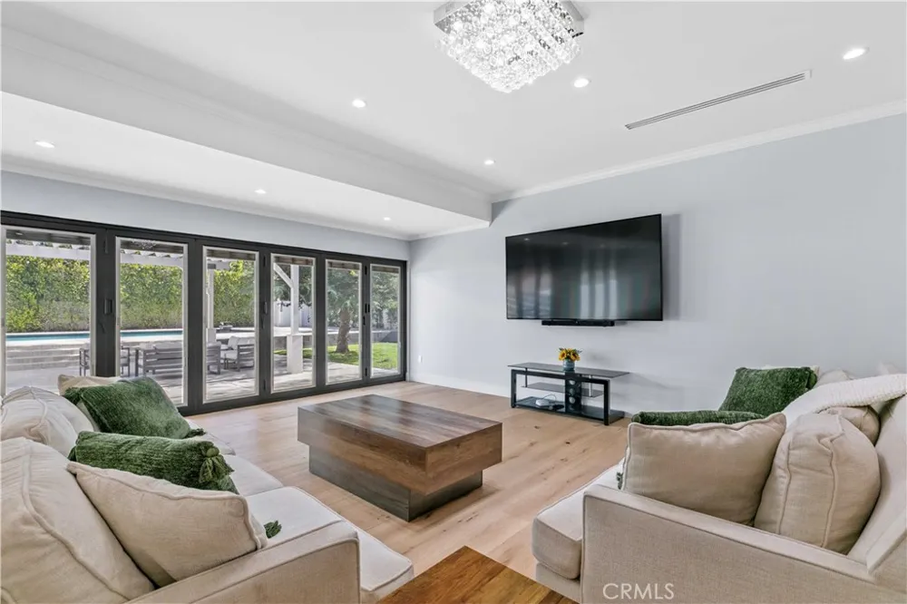 11568 Newcastle Granada Hills, CA 91344