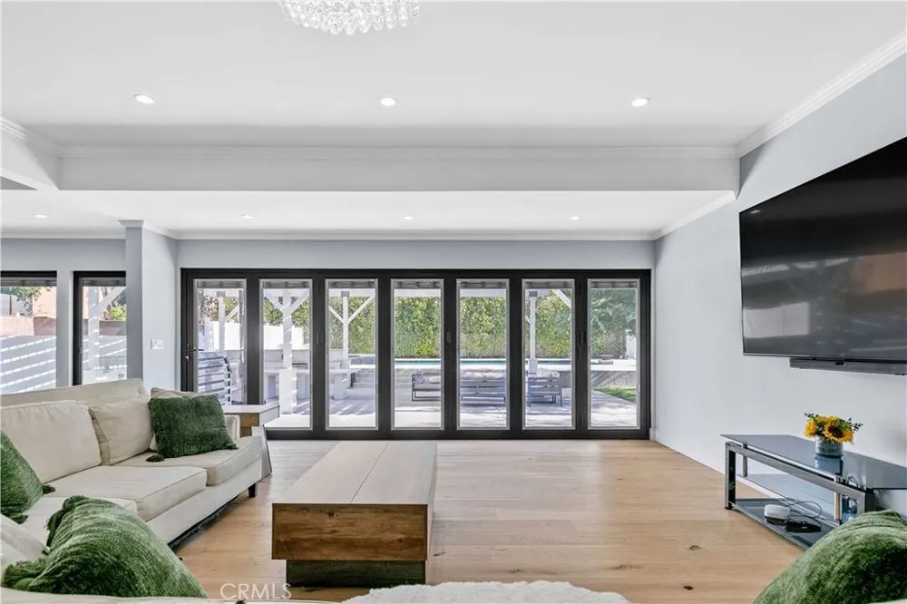 11568 Newcastle Granada Hills, CA 91344