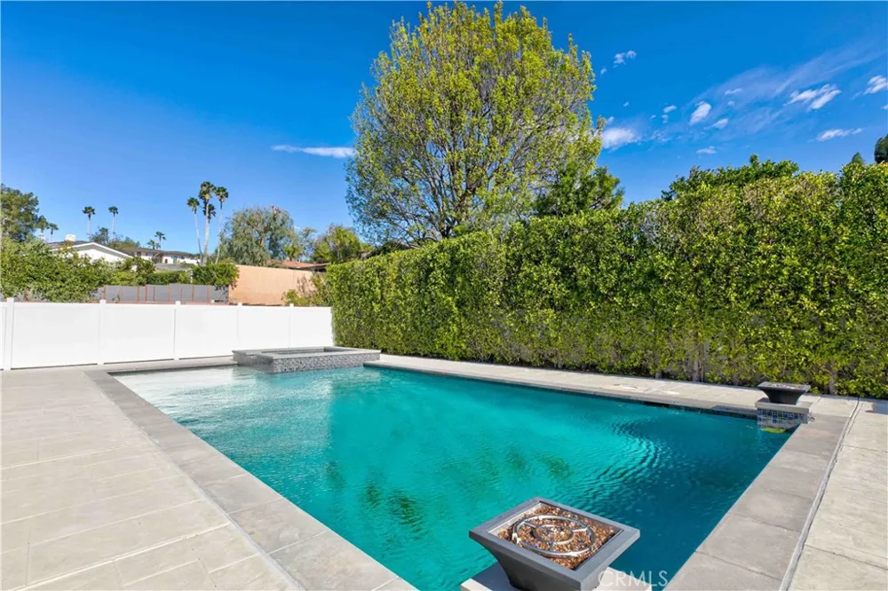 11568 Newcastle Granada Hills, CA 91344