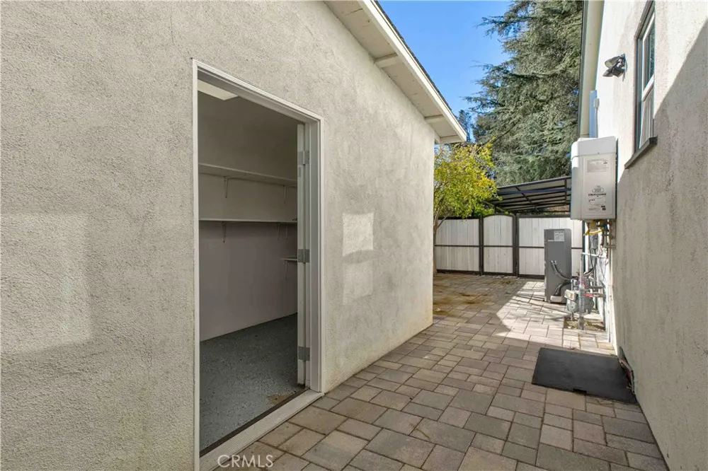 11568 Newcastle Granada Hills, CA 91344