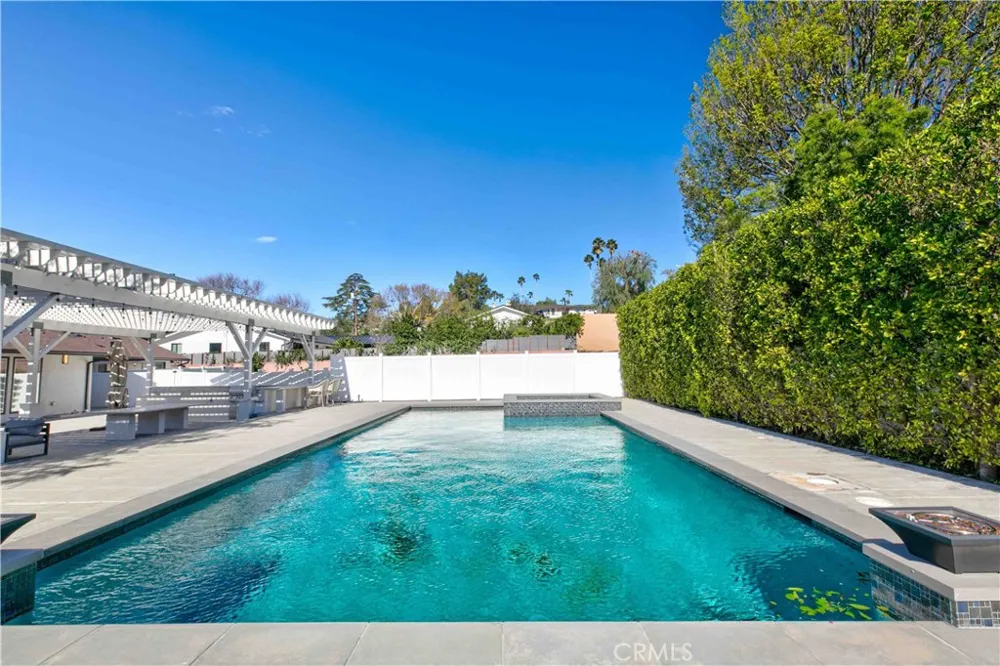 11568 Newcastle Granada Hills, CA 91344