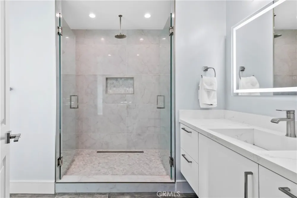 11568 Newcastle Granada Hills, CA 91344