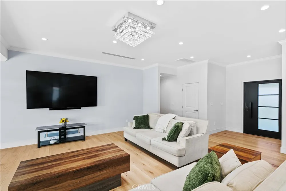 11568 Newcastle Granada Hills, CA 91344