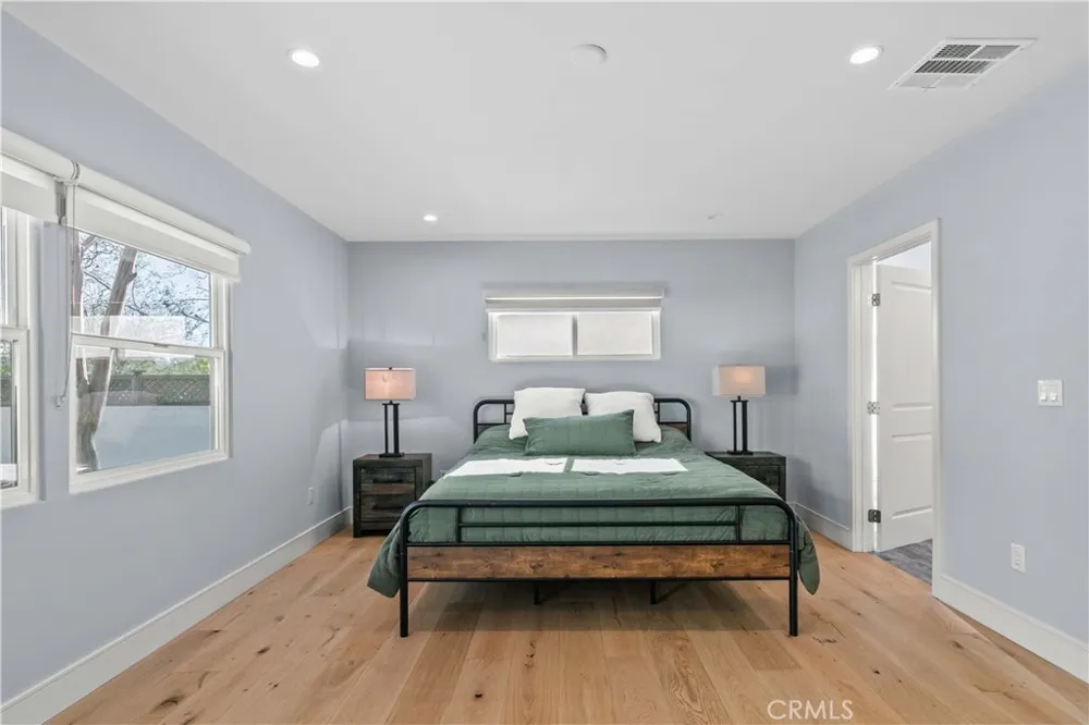 11568 Newcastle Granada Hills, CA 91344