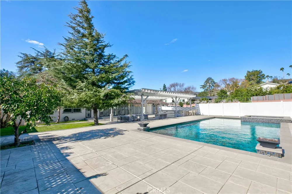 11568 Newcastle Granada Hills, CA 91344