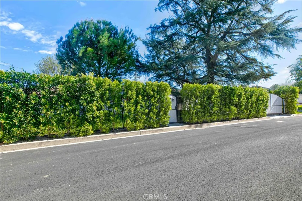 11568 Newcastle Granada Hills, CA 91344