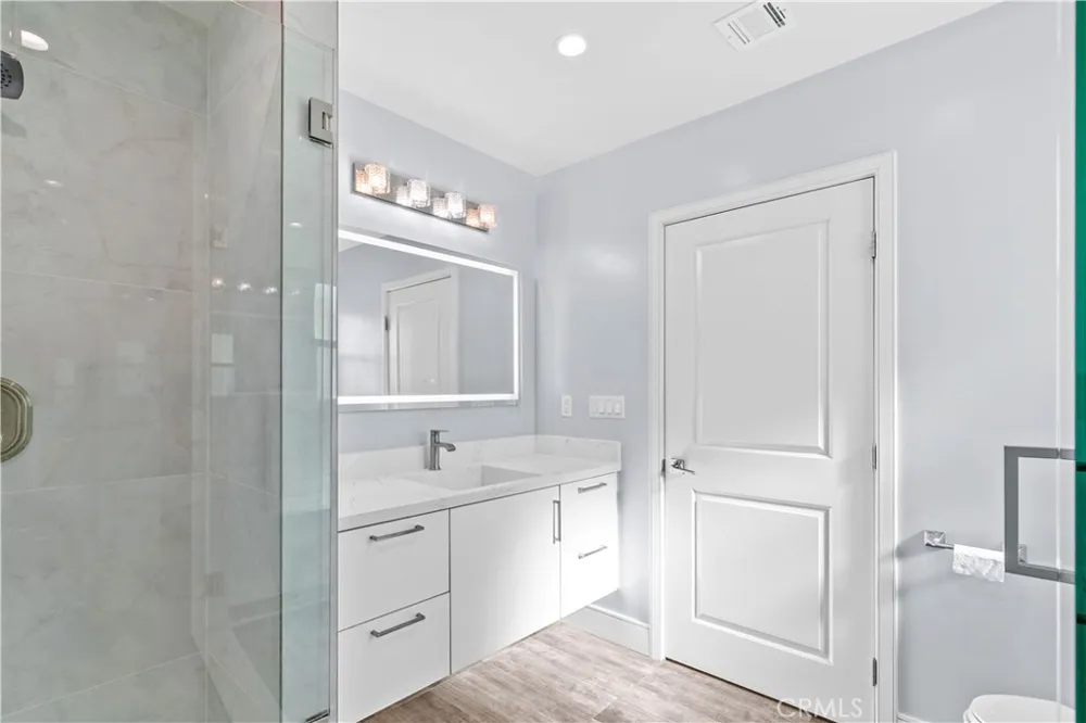 11568 Newcastle Granada Hills, CA 91344