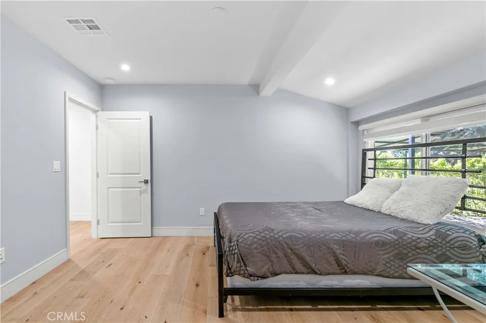 11568 Newcastle Granada Hills, CA 91344