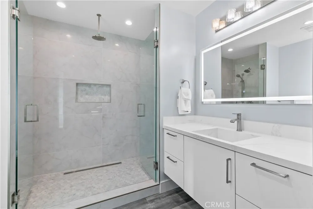 11568 Newcastle Granada Hills, CA 91344
