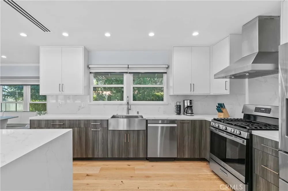 11568 Newcastle Granada Hills, CA 91344