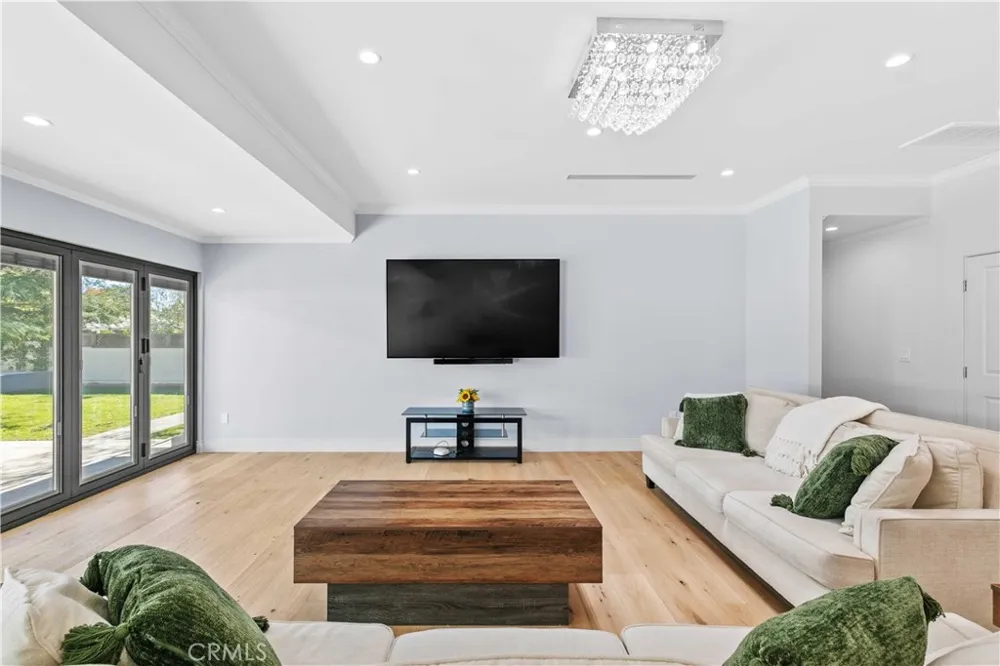 11568 Newcastle Granada Hills, CA 91344