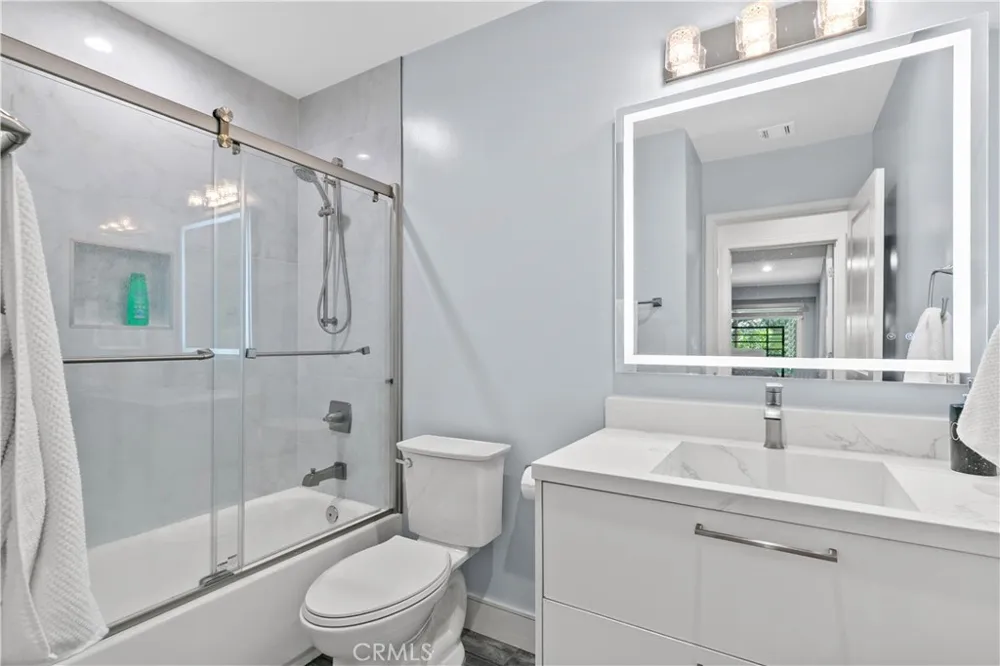 11568 Newcastle Granada Hills, CA 91344