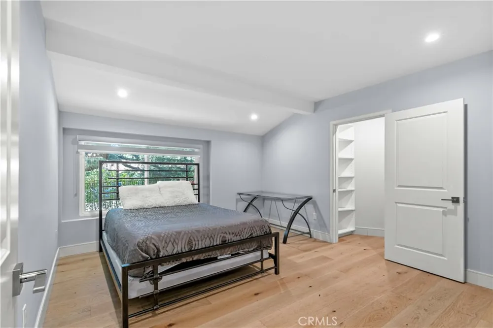 11568 Newcastle Granada Hills, CA 91344