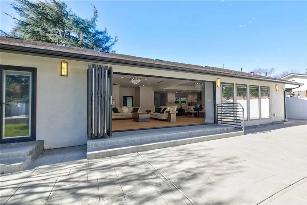 11568 Newcastle Granada Hills, CA 91344
