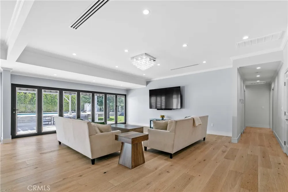 11568 Newcastle Granada Hills, CA 91344
