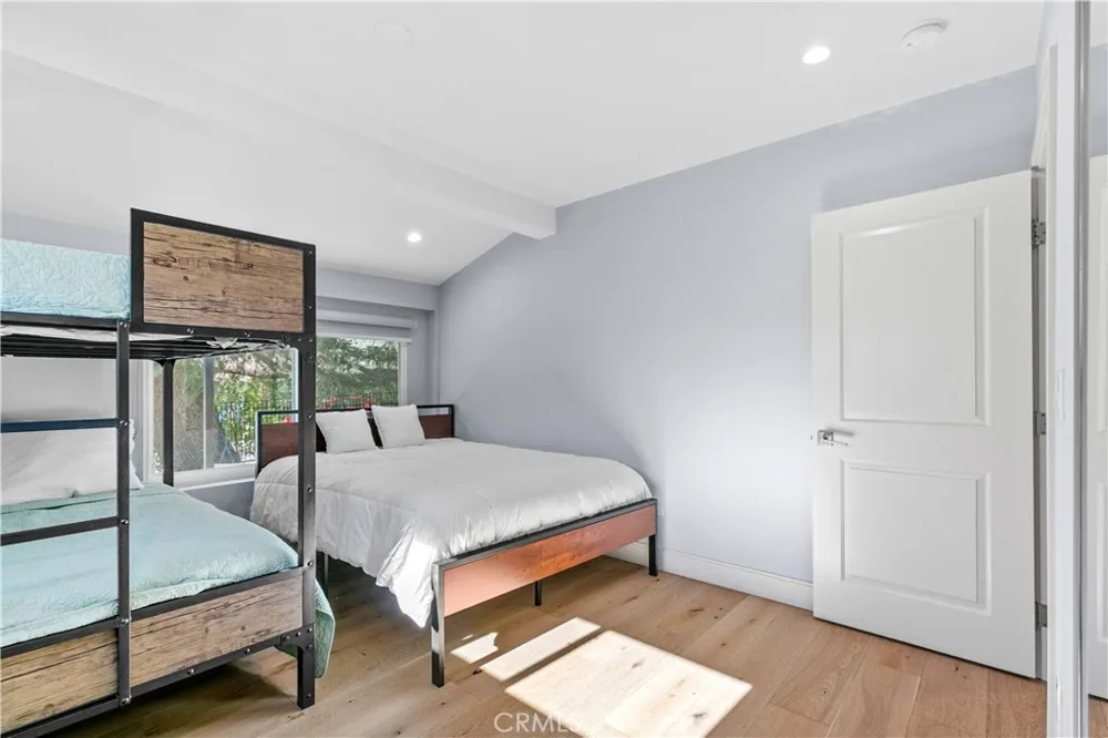 11568 Newcastle Granada Hills, CA 91344