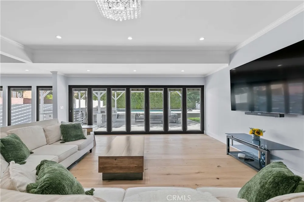 11568 Newcastle Granada Hills, CA 91344