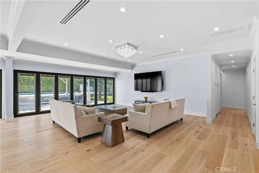 11568 Newcastle Granada Hills, CA 91344
