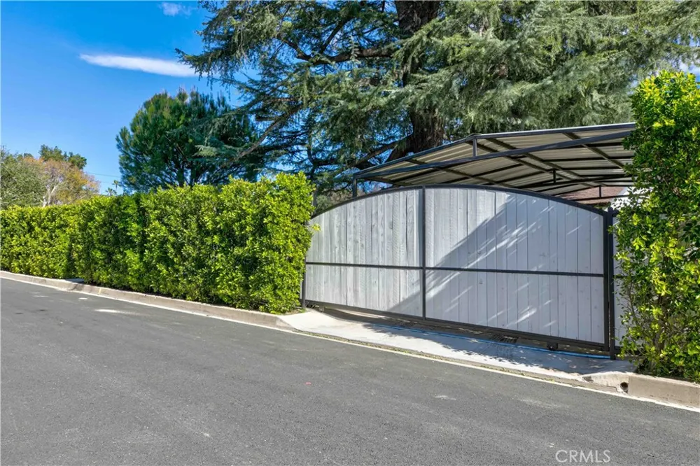 11568 Newcastle Granada Hills, CA 91344