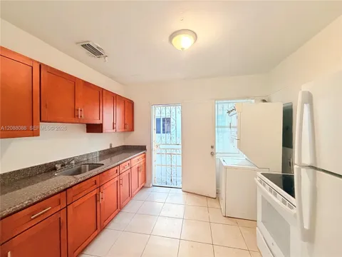 2410 NW 34th St #2