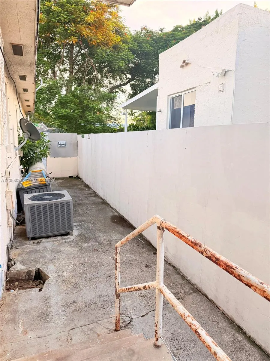 2410 NW 34th St #2 Miami, FL 33142
