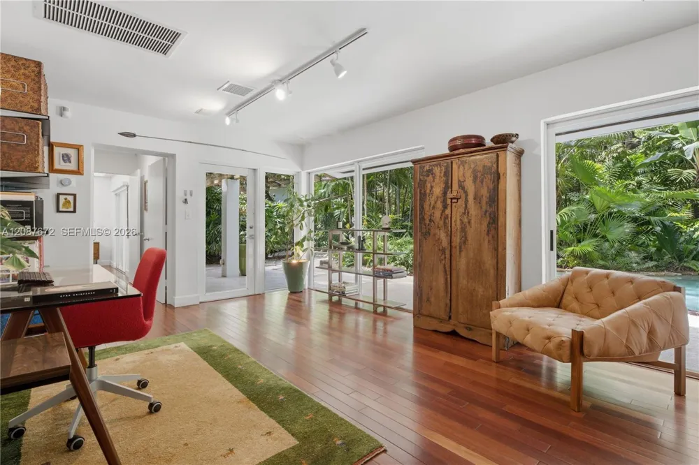 4005 S Loquat Ave Miami, FL 33133