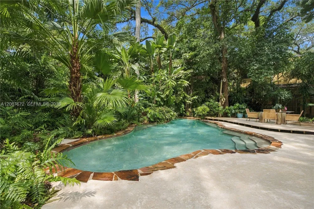 4005 S Loquat Ave Miami, FL 33133