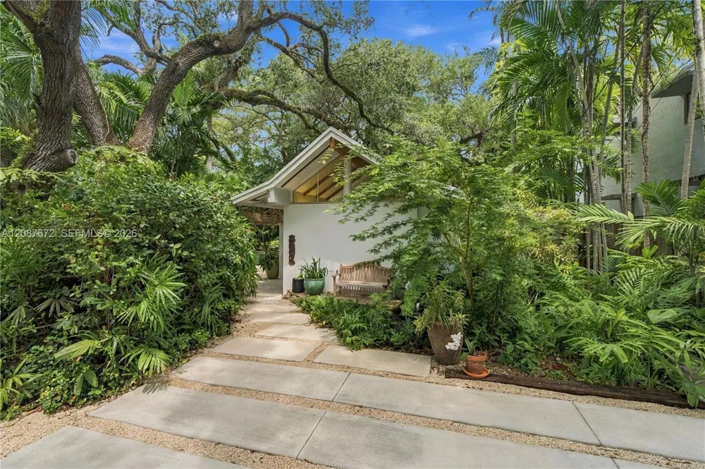 4005 S Loquat Ave Miami, FL 33133