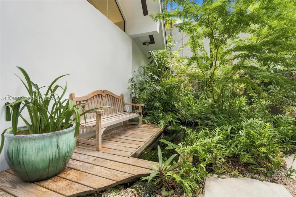 4005 S Loquat Ave Miami, FL 33133