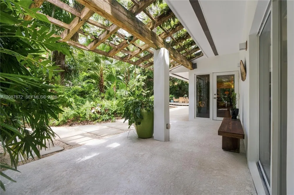 4005 S Loquat Ave Miami, FL 33133