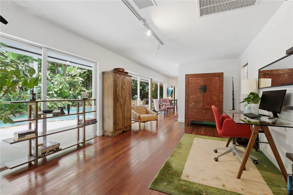 4005 S Loquat Ave Miami, FL 33133