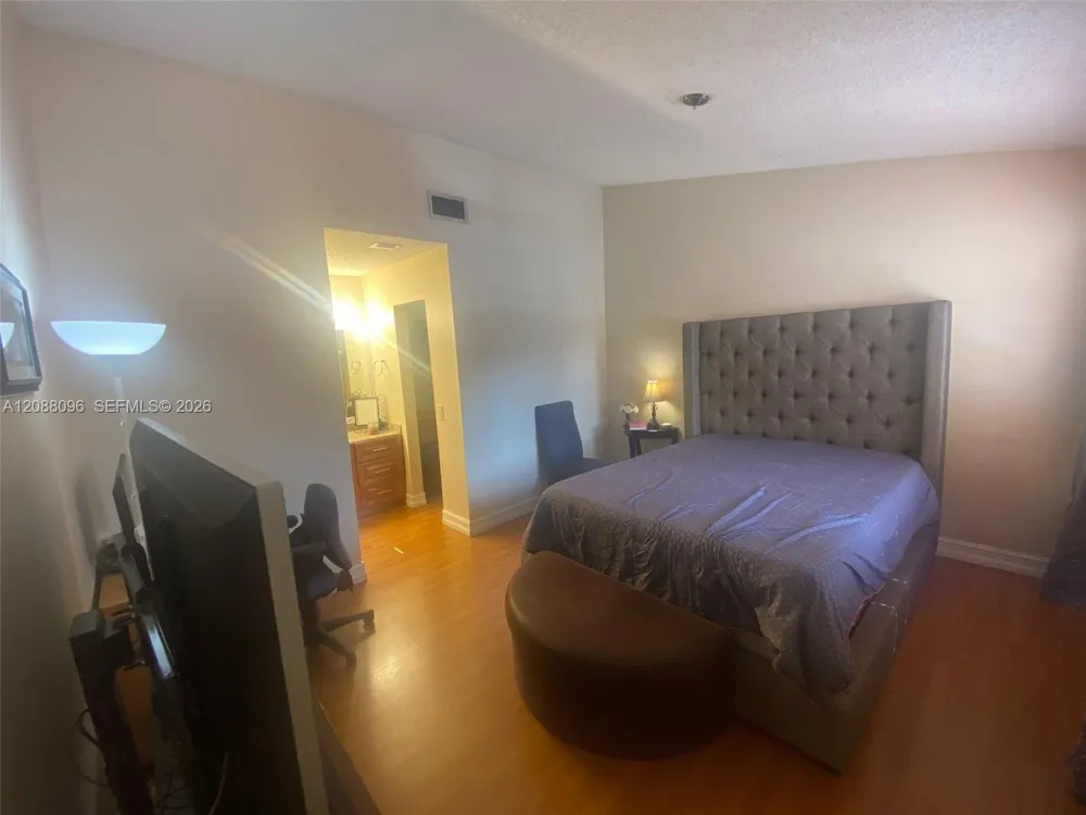 11800 SW 80th St #114 Miami, FL 33183