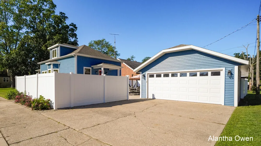 2200 Miner Avenue Muskegon, MI 49441