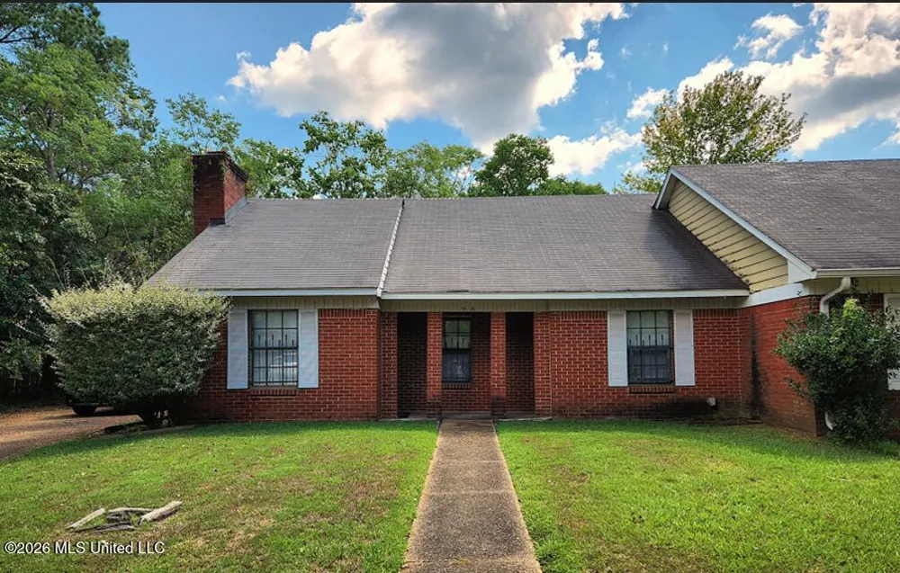 9a River Oaks Place Jackson, MS 39211
