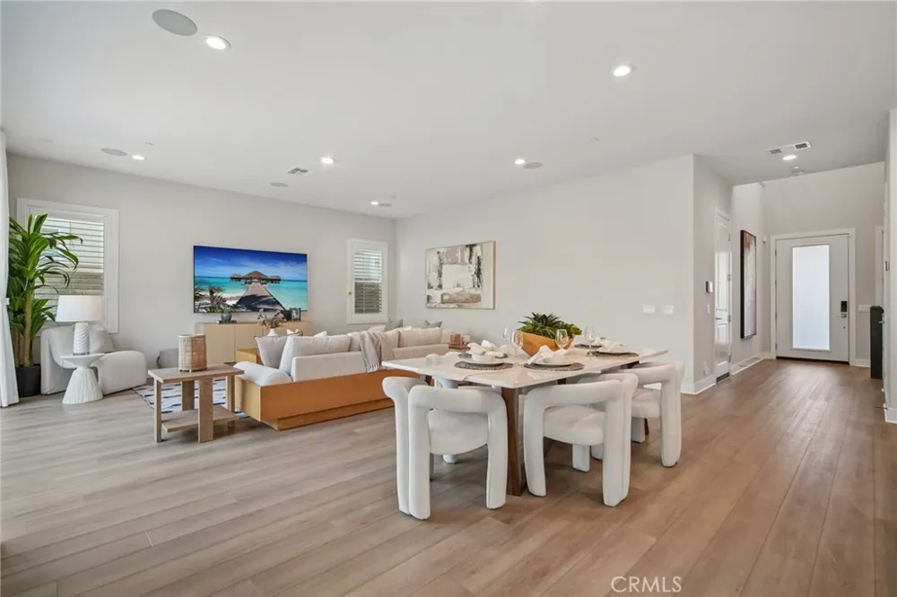 151 Mulberry Lake Forest, CA 92630