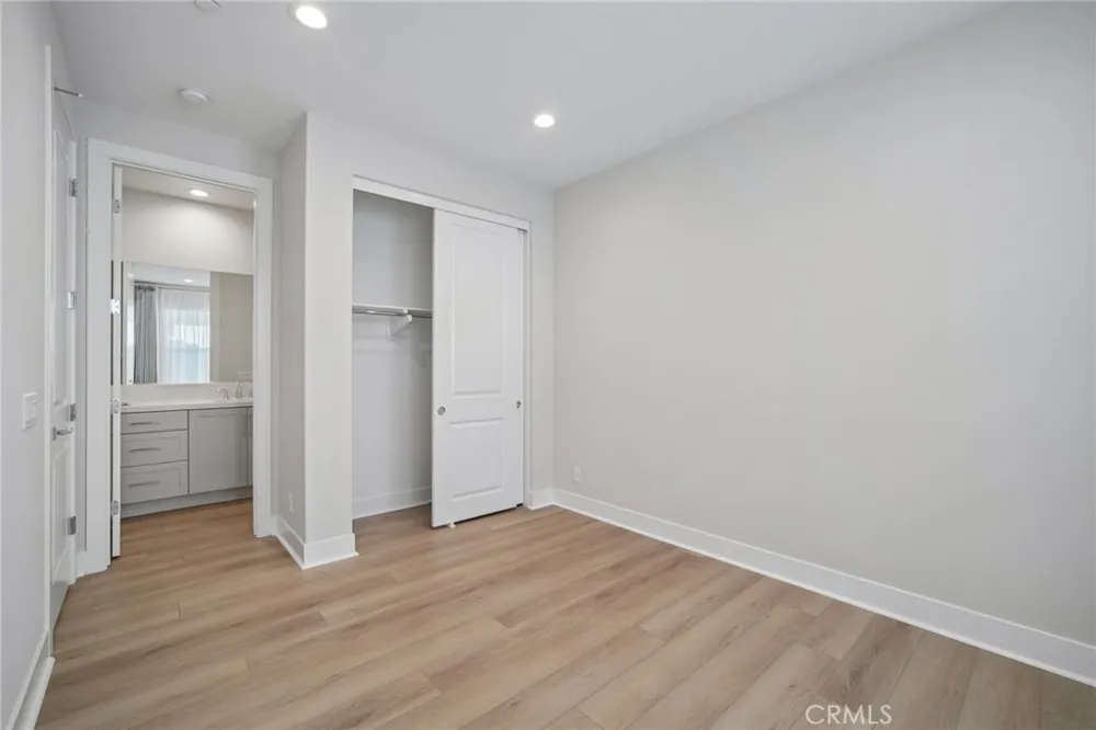 151 Mulberry Lake Forest, CA 92630