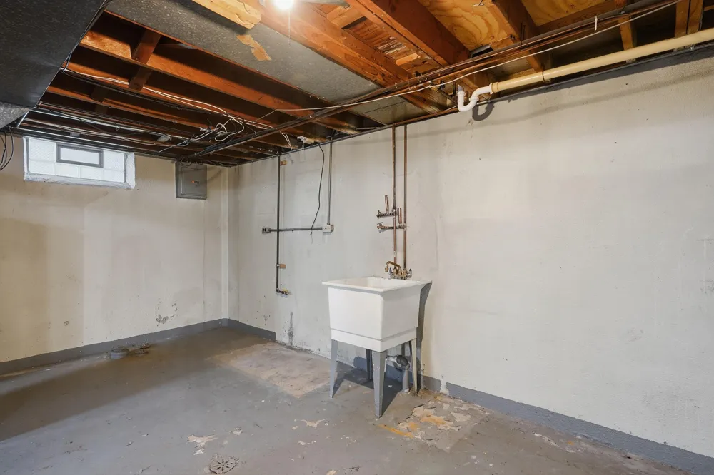 17243 Horger Avenue Allen Park City, MI 48101