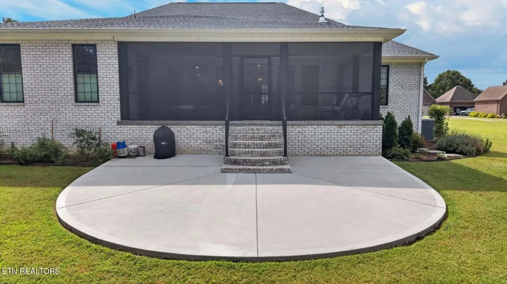 2460 Wild Pear Tr Dandridge, TN 37725