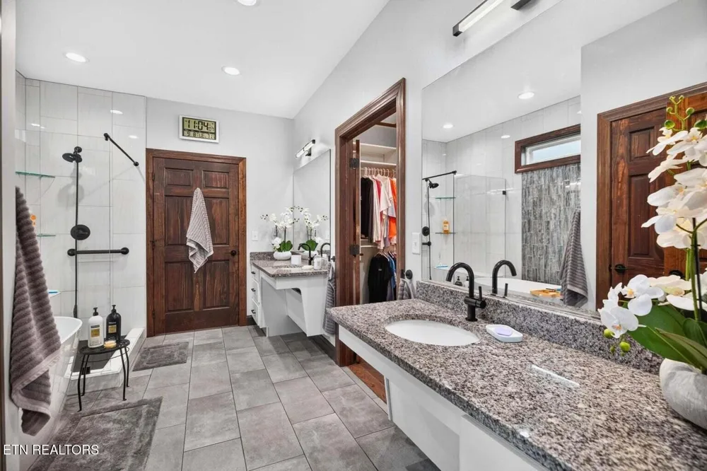 2460 Wild Pear Tr Dandridge, TN 37725