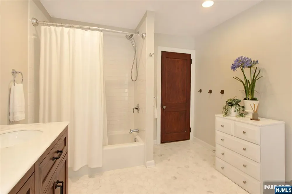 35 Essex Avenue Bloomfield, NJ 07003
