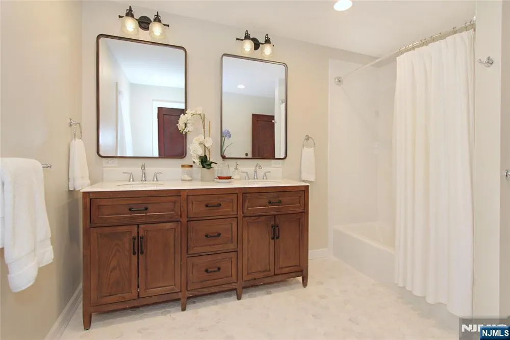 35 Essex Avenue Bloomfield, NJ 07003