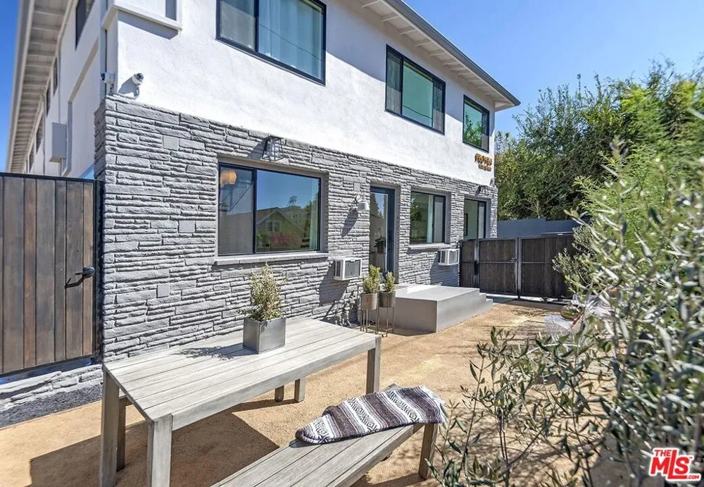 1964 Vista Del Mar Street Los Angeles, CA 90068