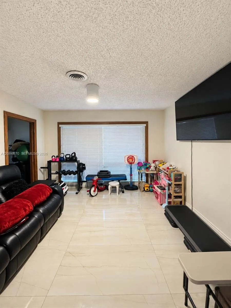 695 SW 65th Ave Margate, FL 33068