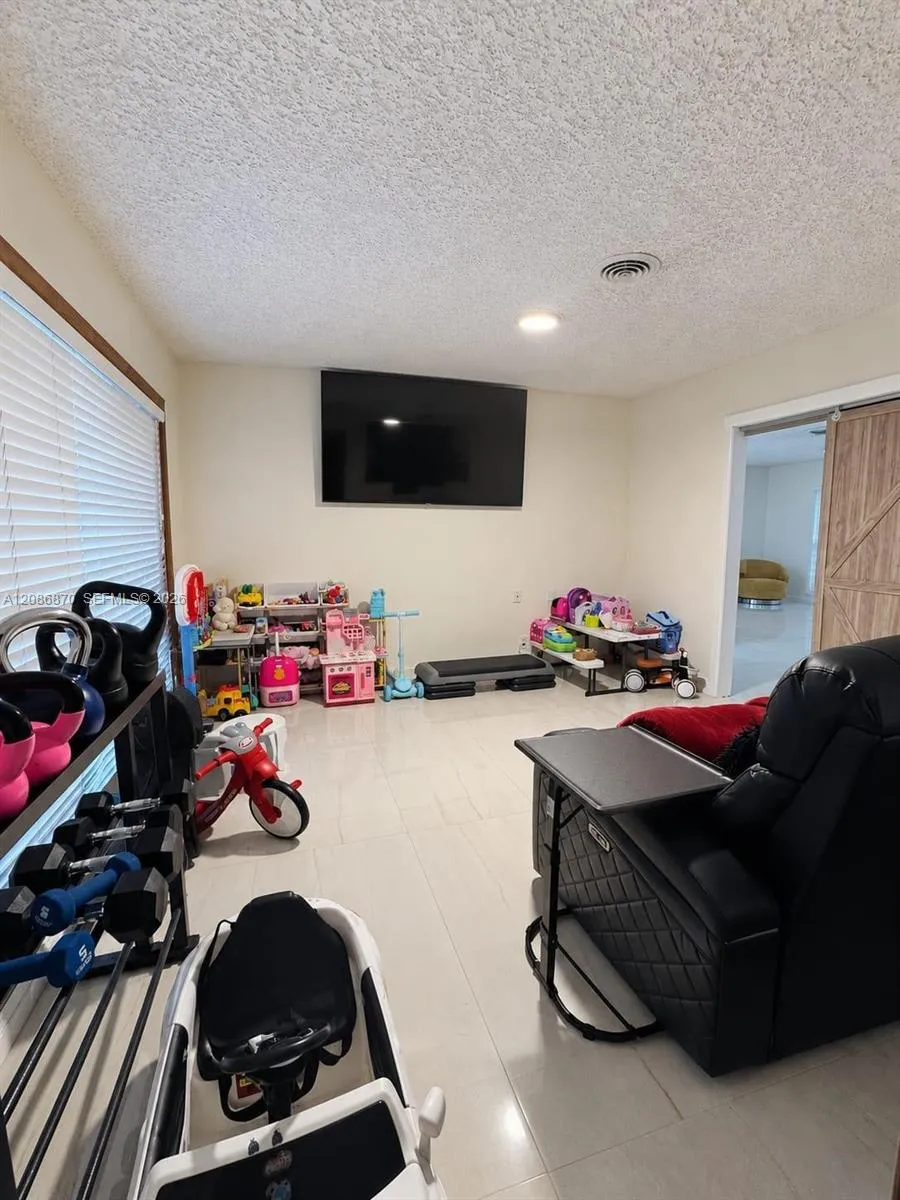 695 SW 65th Ave Margate, FL 33068
