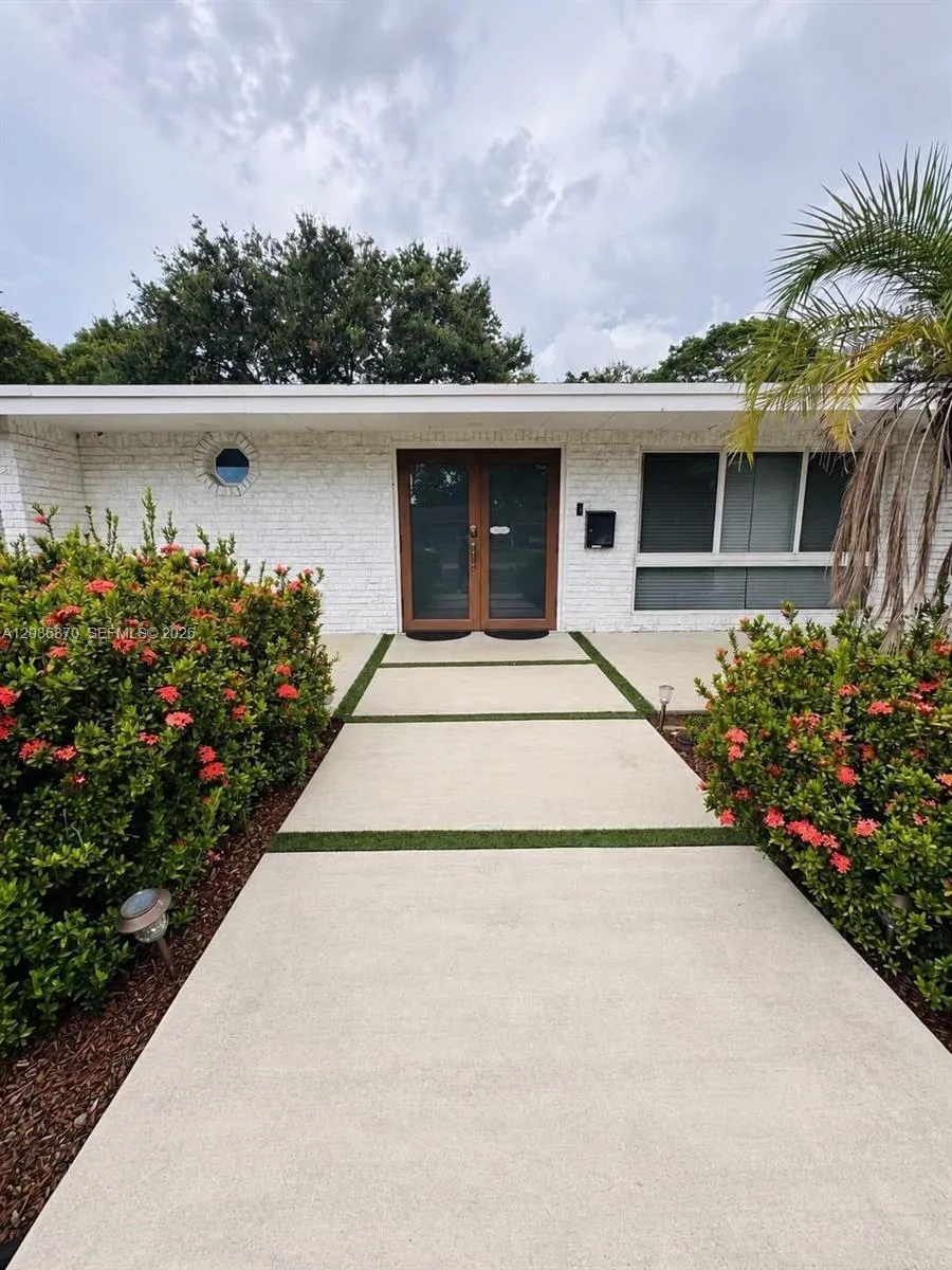 695 SW 65th Ave Margate, FL 33068