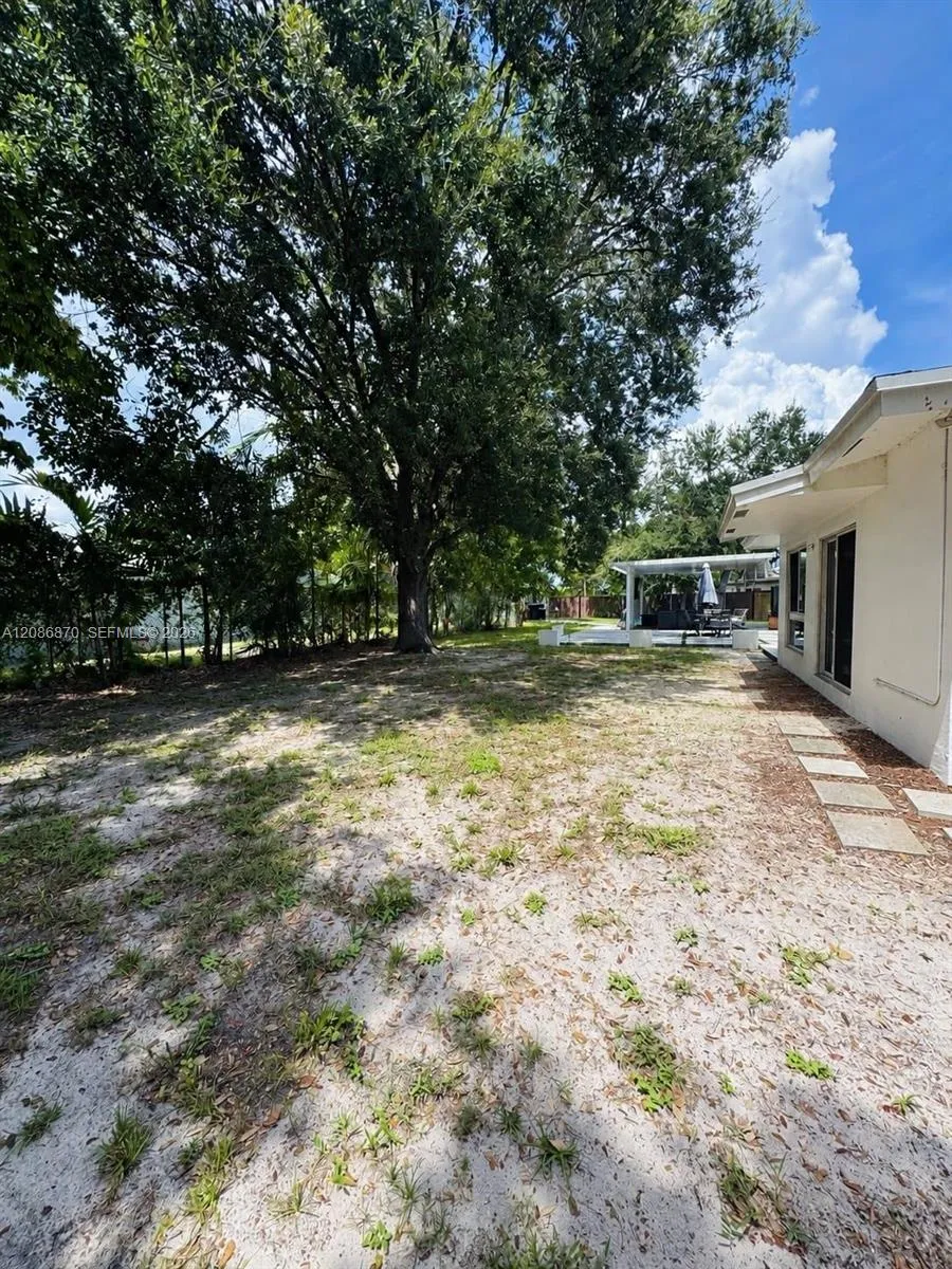 695 SW 65th Ave Margate, FL 33068