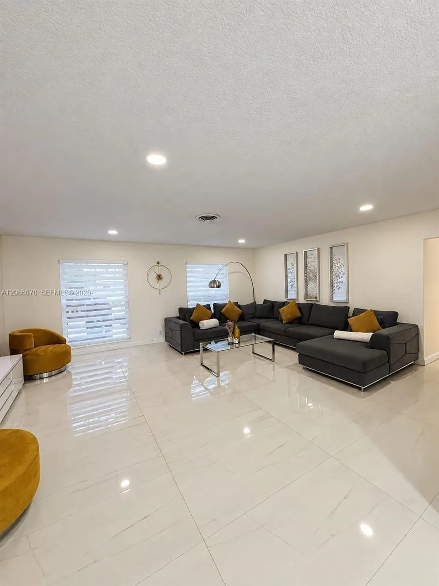 695 SW 65th Ave Margate, FL 33068