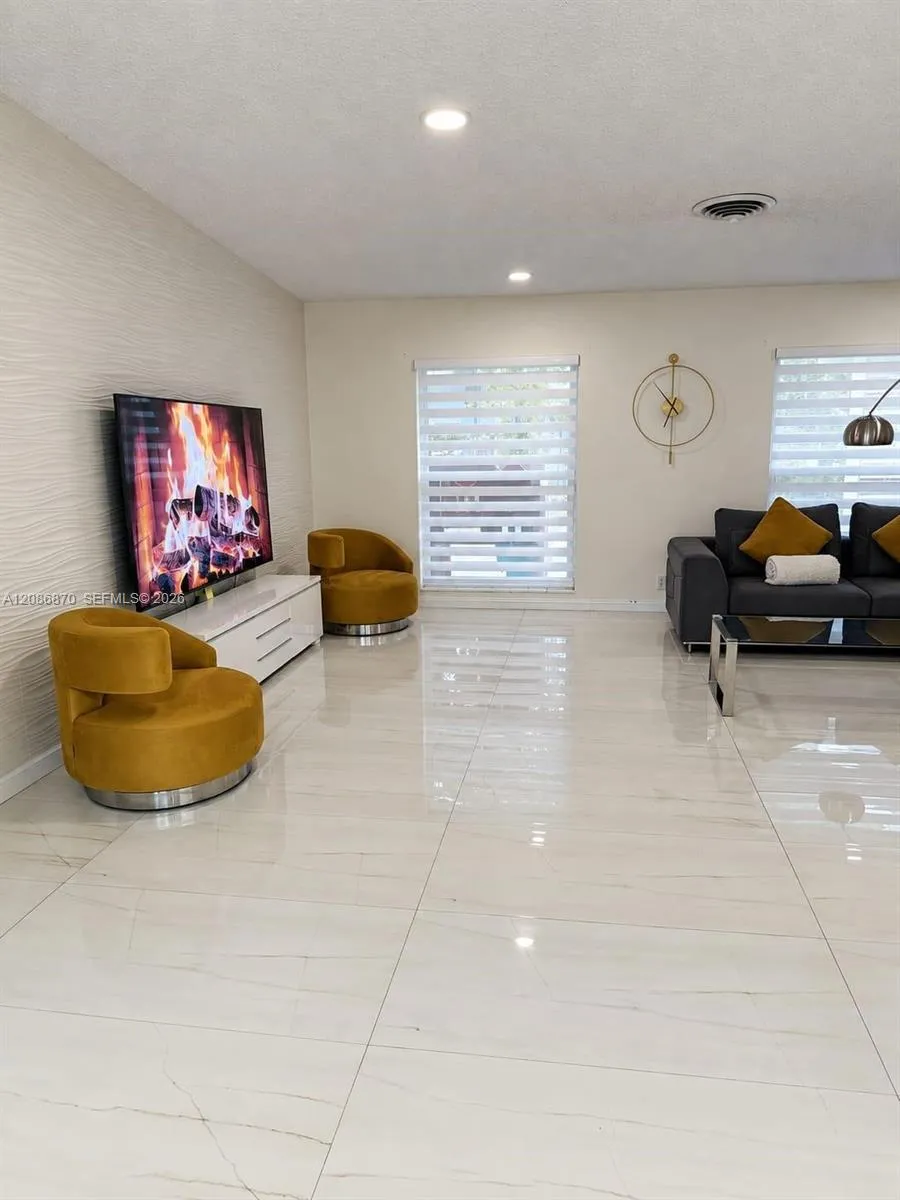 695 SW 65th Ave Margate, FL 33068
